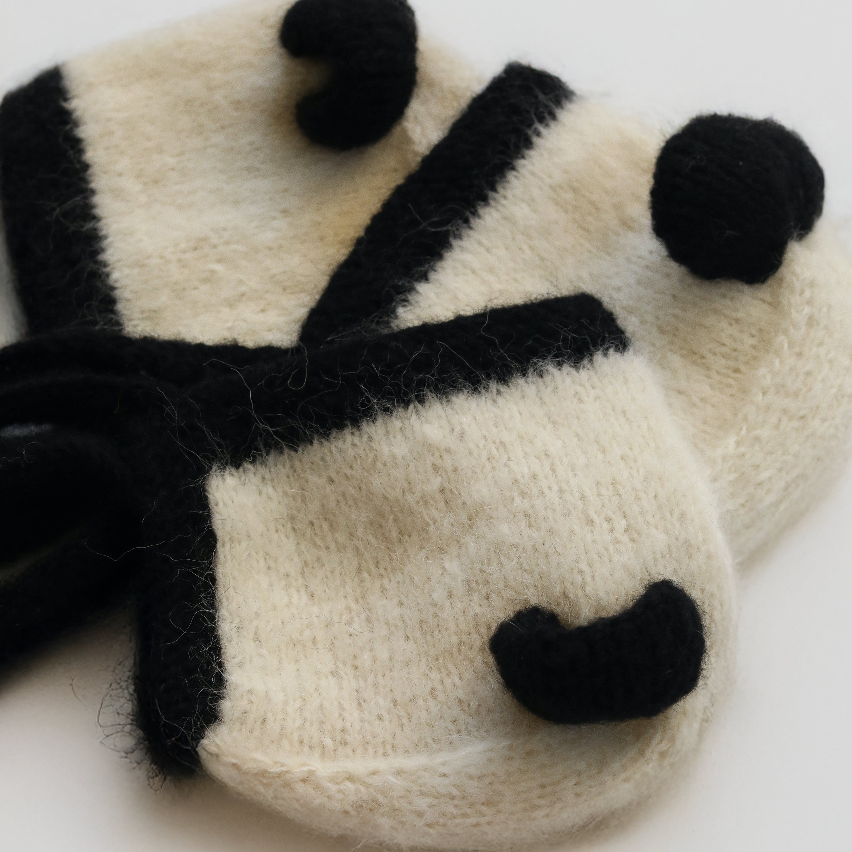 panda-bonnet-alpaca-silk-yarn-detail