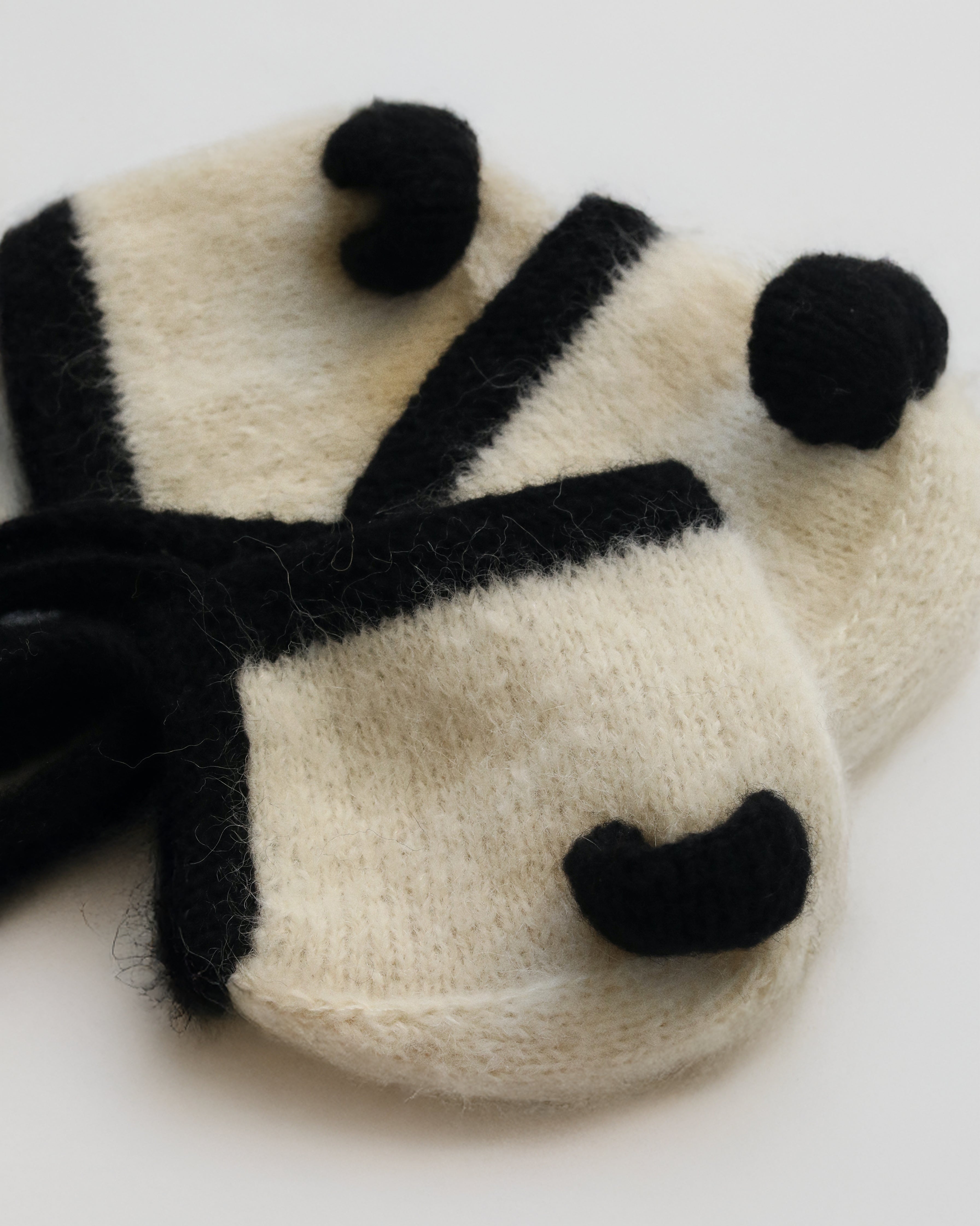 panda-bonnet-alpaca-silk-yarn-detail