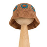 Kapelusz Daisy Boho Earth & Teal – brązowy szydełkowy kapelusz dziecięcy z turkusowymi stokrotkami na drewnianej podstawce | Hand-crocheted caramel brown baby sun hat with teal and orange daisy flowers on wooden stand
